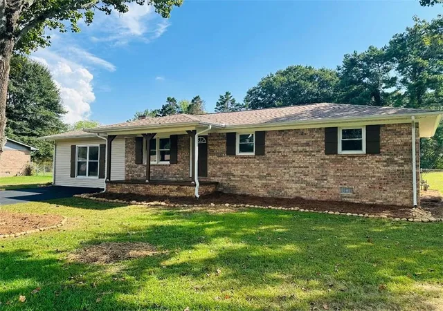 Photo 3 of Single family home for sale at 145 Cardinal Dr Ne, Calhoun, GA 30701 | MLS# 7833911 | Listing updated on 2026-09-11