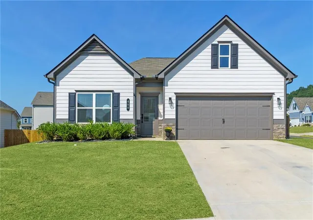 Photo 1 of Single family home for sale at 400 Sierra Point Sw, Cartersville, GA 30120 | MLS# 7837384 | Listing updated on 2026-09-29