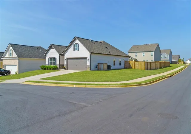 Photo 2 of Single family home for sale at 400 Sierra Point Sw, Cartersville, GA 30120 | MLS# 7837384 | Listing updated on 2026-09-29