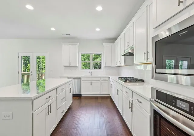 Photo 4 of Single family home for sale at 5947 Crk Indian Dr, Sugar Hill, GA 30518 | MLS# 7840308 | Listing updated on 2026-09-19