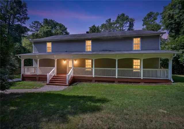 Photo 2 of Single family home for sale at 3205 Newcastle Way, Snellville, GA 30039 | MLS# 7835083 | Listing updated on 2026-09-20