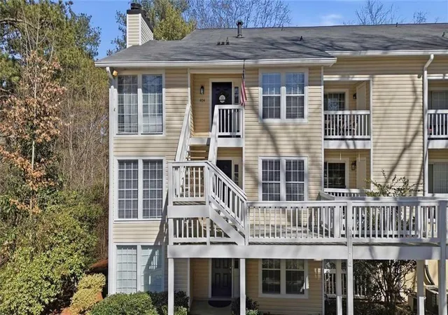 Photo 3 of Condo for sale at 402 Se Countryside Pl #402, Smyrna, GA 30080 | MLS# 7808427 | Listing updated on 2026-10-16
