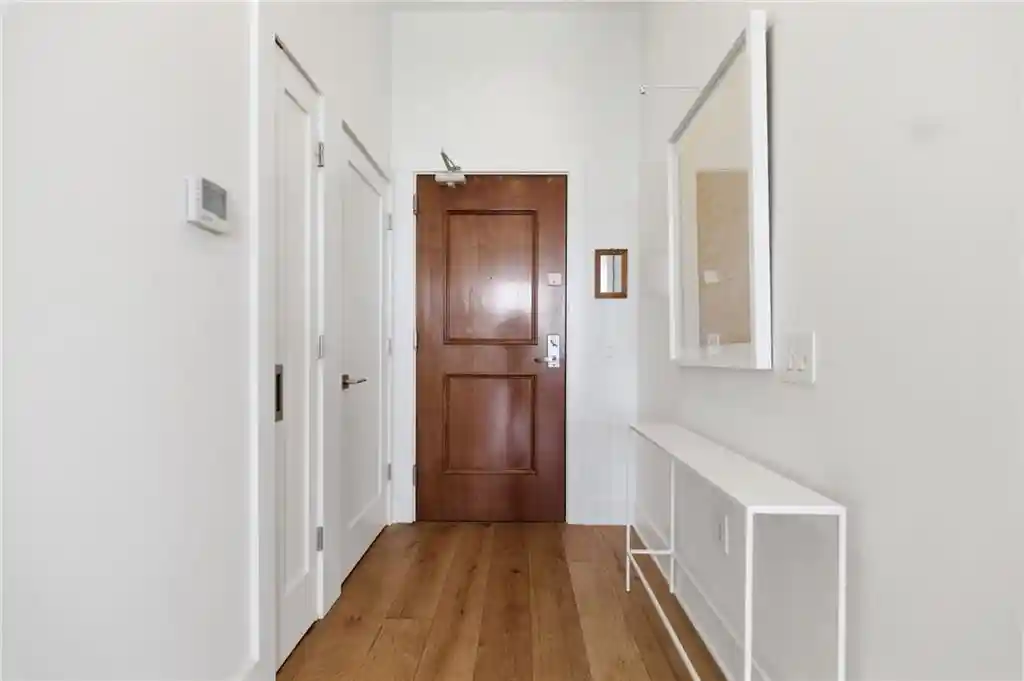 Listing Photo 2 - Condo for sale in 3820 Roswell Rd located at 3820 Roswell Rd, Atlanta, GA 30342 - Unit #1012
