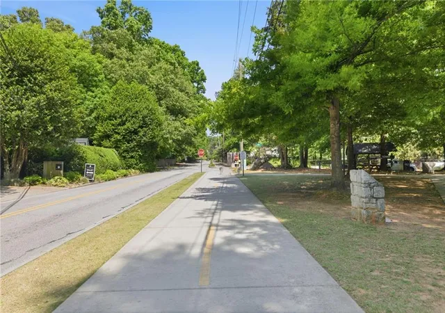 Listing Photo 2 - Condo for sale in building located at 3820 Roswell Rd, Atlanta, GA 30342 - Unit #1012