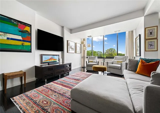 Listing Photo 1 - Condo for sale in building located at 145 15Th St Ne, Atlanta, GA 30309 - Unit #435