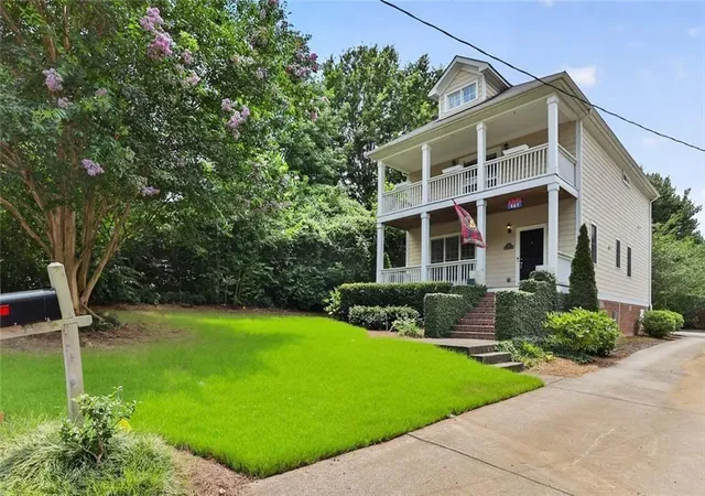 Photo 2 of Single family home for sale at 865 SE Fraser St, Atlanta, GA 30315 | MLS# 7835030 | Listing updated on 2026-09-12