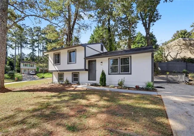 Photo 4 of Single family home for sale at 2615 Old S Dr, Jonesboro, GA 30236 | MLS# 7858908 | Listing updated on 2026-10-25