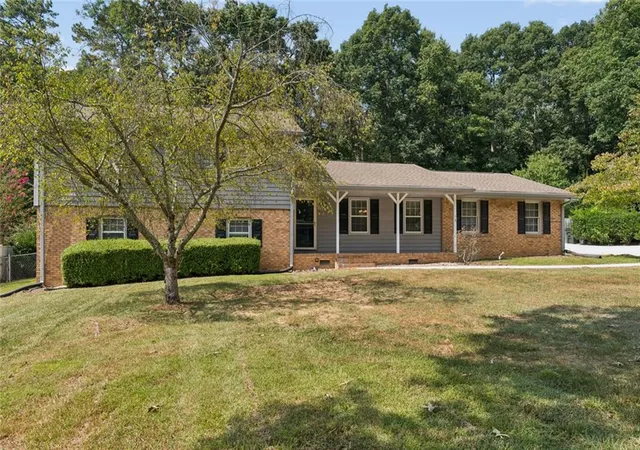 Photo 2 of Single family home for sale at 2119 Eastwood Dr, Snellville, GA 30078 | MLS# 7829752 | Listing updated on 2026-09-20