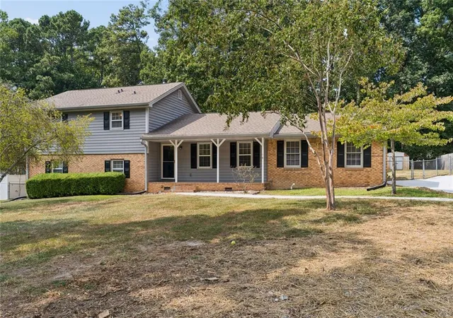 Photo 3 of Single family home for sale at 2119 Eastwood Dr, Snellville, GA 30078 | MLS# 7829752 | Listing updated on 2026-09-20