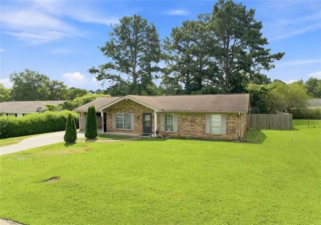 Photo 3 of Sale Pending at 28 Glenrise Ter, Rome, GA 30165 | MLS# 7836579 | Listing updated on 2026-09-15