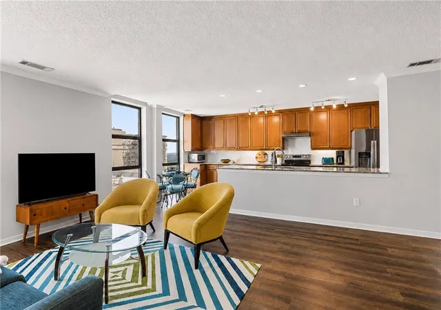 Photo 2 of Condo for sale at 620 Peachtree St Ne #PH-B, Atlanta, GA 30308 | MLS# 7831255 | Listing updated on 2026-09-11