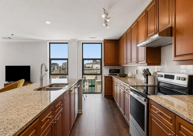 Listing Photo 1 - Condo for sale in building located at 620 Peachtree St Ne, Atlanta, GA 30308 - Unit #PH-B