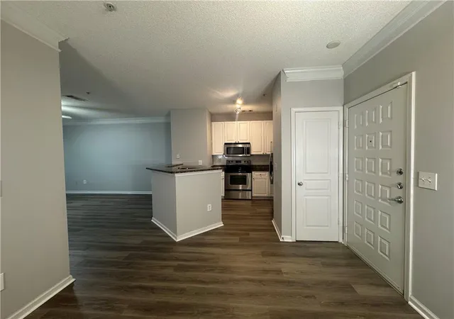 Listing Photo 1 - Condo for sale in building located at 10 Perimeter Smt Blvd Ne, Atlanta, GA 30319 - Unit #4211
