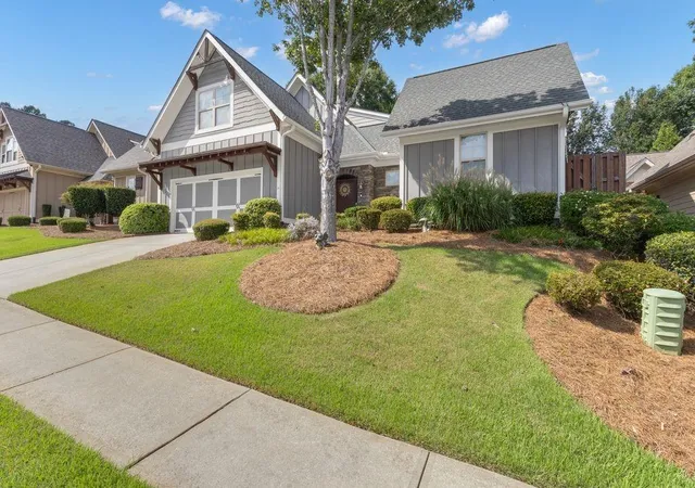 Photo 2 of Single family home for sale at 11 Beacon Crst, Newnan, GA 30265 | MLS# 7832411 | Listing updated on 2026-09-04