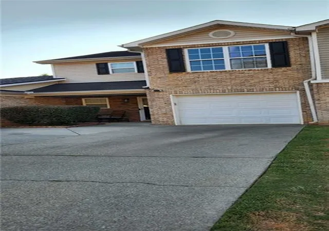 Photo 2 of Sale Pending at 118 Avalon Dr, Calhoun, GA 30701 | MLS# 7840870 | Listing updated on 2026-09-29