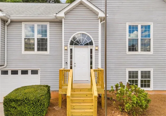 Photo 3 of Single family home for sale at 1170 Robert Pointe Way Se, Lawrenceville, GA 30045 | MLS# 7836629 | Listing updated on 2026-09-12