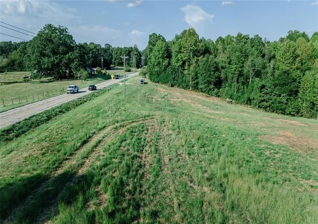 Photo 2 of Sale Pending at 4244 Clarks Brg Rd, Gainesville, GA 30506 | MLS# 7841262 | Listing updated on 2026-09-23