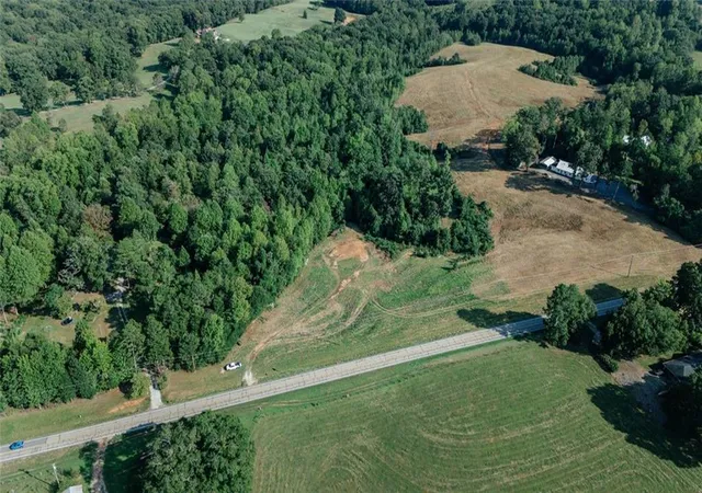 Photo 3 of Sale Pending at 4244 Clarks Brg Rd, Gainesville, GA 30506 | MLS# 7841262 | Listing updated on 2026-09-23