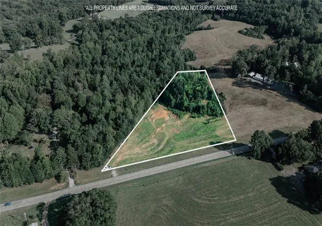 Photo 4 of Sale Pending at 4244 Clarks Brg Rd, Gainesville, GA 30506 | MLS# 7841262 | Listing updated on 2026-09-23