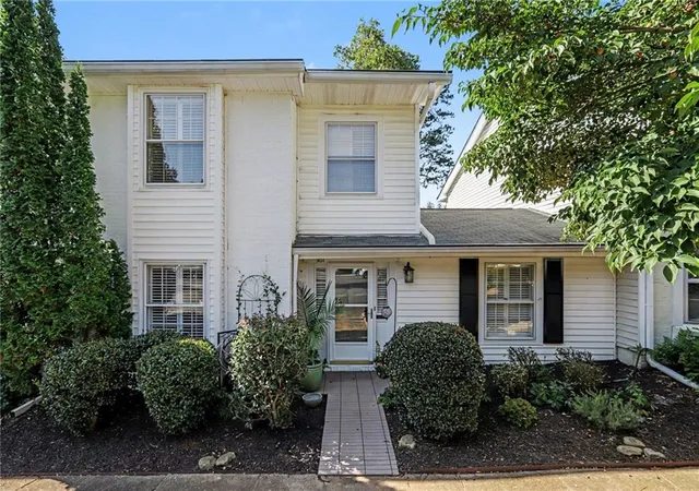 Photo 2 of Condo for sale at 1434 Hampton Glen Ct, Decatur, GA 30033 | MLS# 7829356 | Listing updated on 2026-09-10