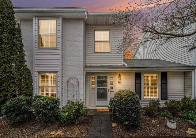 Photo 3 of Condo for sale at 1434 Hampton Glen Ct, Decatur, GA 30033 | MLS# 7829356 | Listing updated on 2026-09-10