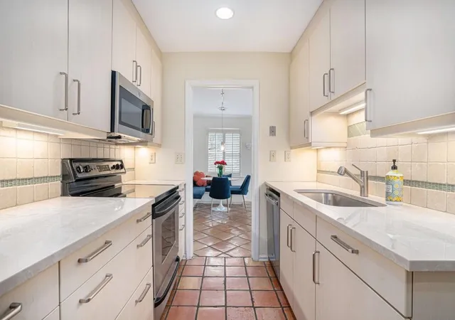 Photo 3 of Condo for sale at 1434 Hampton Glen Ct, Decatur, GA 30033 | MLS# 7829356 | Listing updated on 2026-09-10