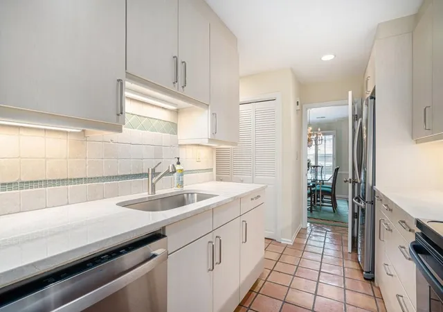 Photo 4 of Condo for sale at 1434 Hampton Glen Ct, Decatur, GA 30033 | MLS# 7829356 | Listing updated on 2026-09-10