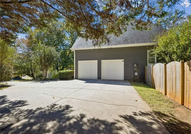 Photo 4 of Single family home for sale at 6380 Fox Crk Dr, Cumming, GA 30040 | MLS# 7858460 | Listing updated on 2026-10-24