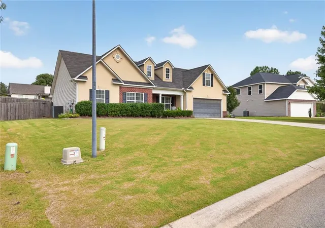 Photo 3 of Sale Pending at 962 Compass Dr, Bethlehem, GA 30620 | MLS# 7840112 | Listing updated on 2026-09-25