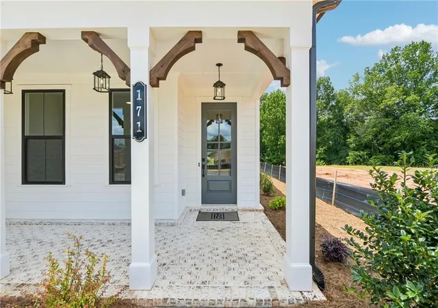 Photo 3 of Single family home for sale at 103 High Point Dr, Hoschton, GA 30548 | MLS# 7834184 | Listing updated on 2026-10-22