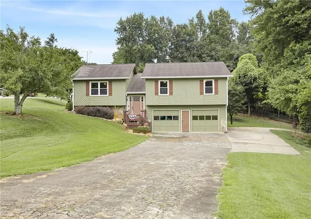 Photo 1 of Single family home for sale at 1090 Hickory Rd, Canton, GA 30115 | MLS# 7829376 | Listing updated on 2026-09-13