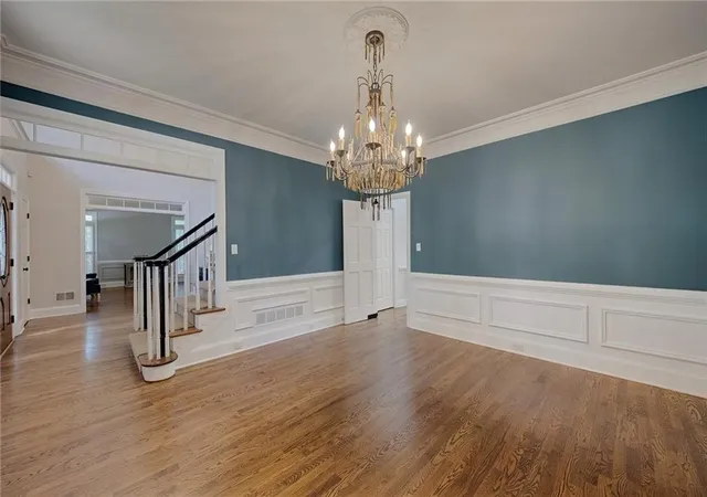 Photo 3 of Sale Pending at 480 Abbeywood Dr, Roswell, GA 30075 | MLS# 7836282 | Listing updated on 2026-10-07