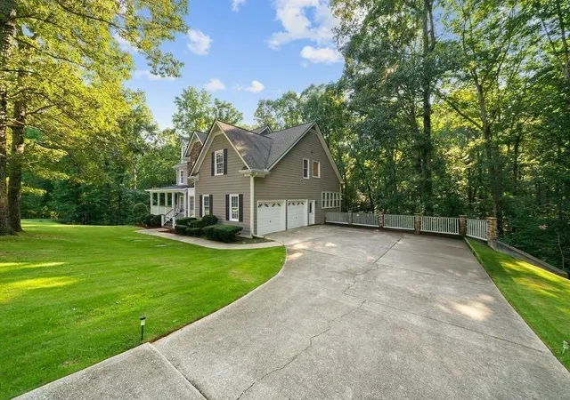 Photo 2 of Single family home for sale at 5601 Fox Glove Ct, Douglasville, GA 30135 | MLS# 7817354 | Listing updated on 2026-09-13