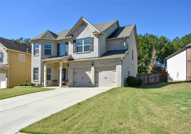 Photo 3 of Single family home for sale at 6736 Oak Hl Pl, Fairburn, GA 30213 | MLS# 7858822 | Listing updated on 2026-10-29