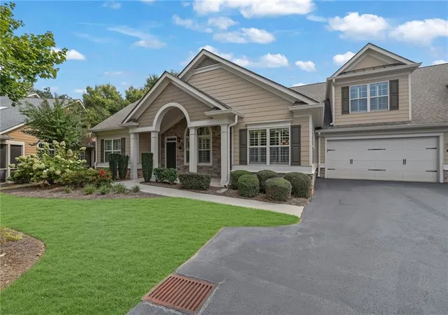 Photo 2 of Condo for sale at 1340 Oak Meadows Ln, Cumming, GA 30041 | MLS# 7838393 | Listing updated on 2026-10-05
