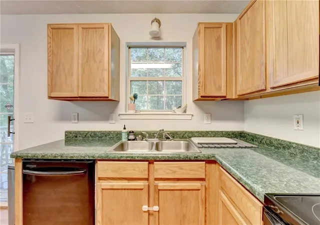 Photo 2 of Single family home for sale at 16 River Oak Ct, Dawsonville, GA 30534 | MLS# 7835354 | Listing updated on 2026-09-11