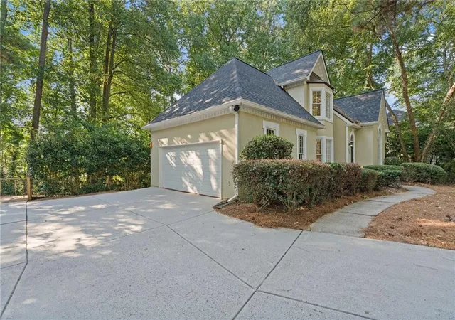 Photo 3 of Sale Pending at 5160 Cameron Forest Pkwy, Johns Creek, GA 30022 | MLS# 7829815 | Listing updated on 2026-10-22