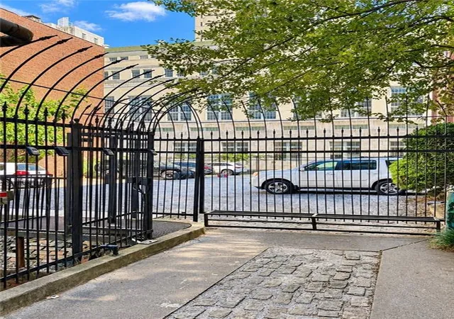 Listing Photo 2 - Condo for sale in building located at 215 Mitchell St Sw, Atlanta, GA 30303 - Unit #4
