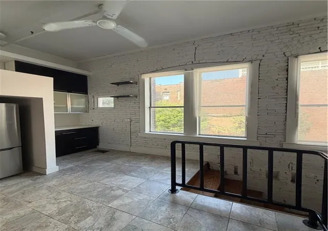 Listing Photo 4 - Condo for sale in building located at 215 Mitchell St Sw, Atlanta, GA 30303 - Unit #4