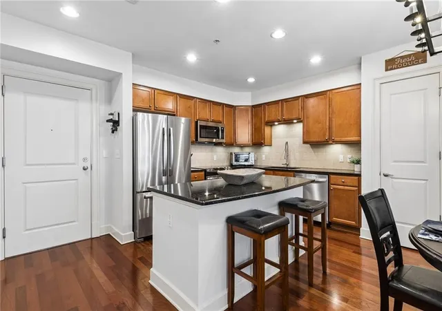 Photo 4 of Condo for sale at 200 River Vista Dr #428, Sandy Springs, GA 30339 | MLS# 7831650 | Listing updated on 2026-09-10