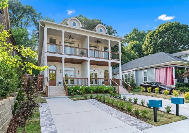 Photo 2 of Townhouse for sale at 722 Lakeview Ave Ne #A, Atlanta, GA 30308 | MLS# 7838534 | Listing updated on 2026-09-26
