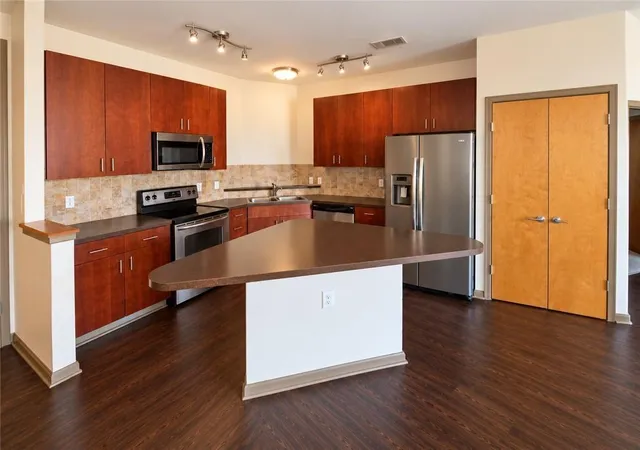 Listing Photo 1 - Condo for sale in building located at 898 Oak St Sw, Atlanta, GA 30310 - Unit #1215