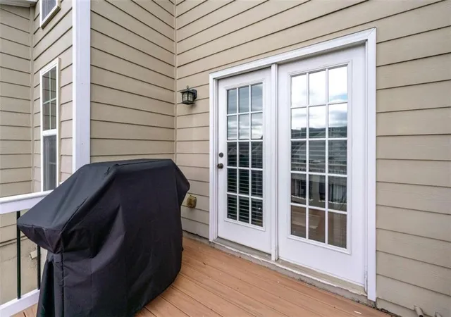Listing Photo 1 - Condo for sale in building located at 2040 Hoods Fort Cir, Kennesaw, GA 30144 - Unit #18