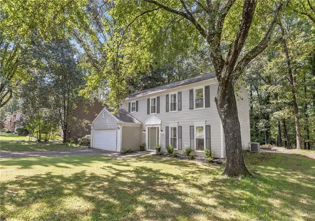 Photo 2 of Single family home for sale at 170 Laurel Ml Ct, Roswell, GA 30076 | MLS# 7840908 | Listing updated on 2026-10-03