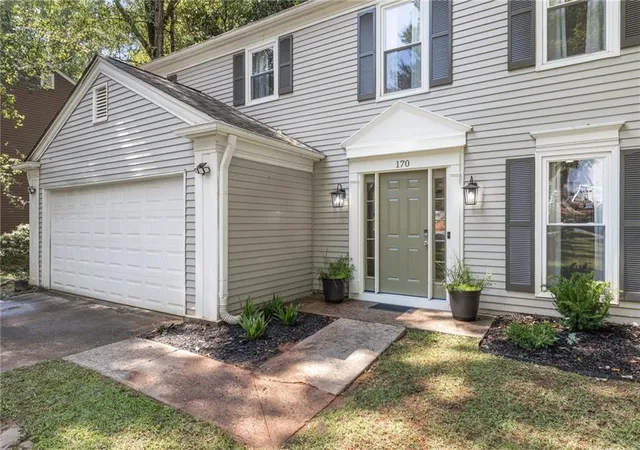 Photo 3 of Single family home for sale at 170 Laurel Ml Ct, Roswell, GA 30076 | MLS# 7840908 | Listing updated on 2026-10-03