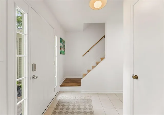 Photo 3 of Single family home for sale at 170 Laurel Ml Ct, Roswell, GA 30076 | MLS# 7840908 | Listing updated on 2026-10-03