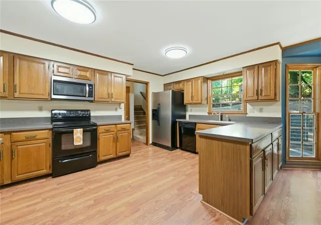 Photo 3 of Sale Pending at 3197 Wicks Crk Trl, Marietta, GA 30062 | MLS# 7802422 | Listing updated on 2026-10-07