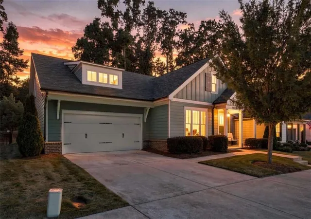 Photo 2 of Single family home for sale at 252 Saratoga Dr, Acworth, GA 30102 | MLS# 7830393 | Listing updated on 2026-09-02
