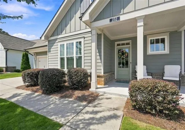 Photo 3 of Single family home for sale at 252 Saratoga Dr, Acworth, GA 30102 | MLS# 7830393 | Listing updated on 2026-09-02