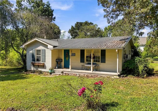 Photo 1 of Single family home for sale at 515 S 5th Avenue, Chatsworth, GA 30705 | MLS# 7838002 | Listing updated on 2026-10-23